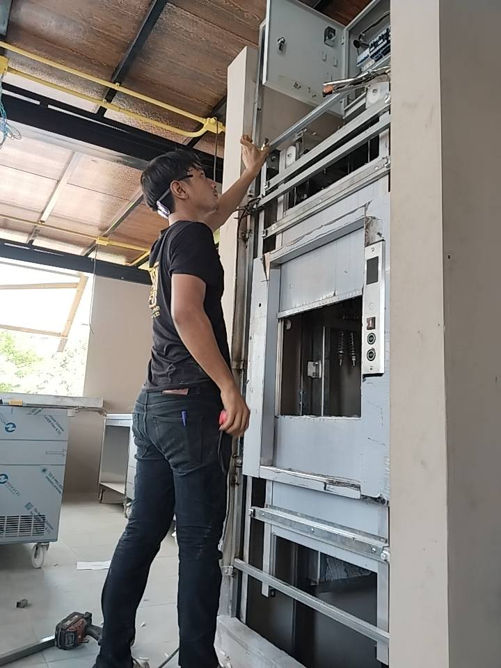 DUMBWAITER ELEVATOR 24